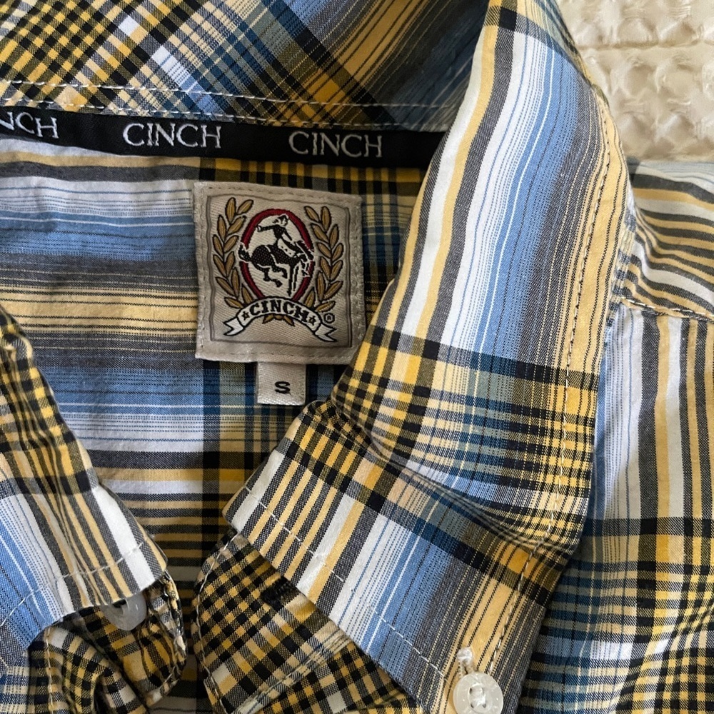 Cinch Men's Plaid Short Sleeve button down Shirt - Blue and Yellow size small - Picture 4 of 8